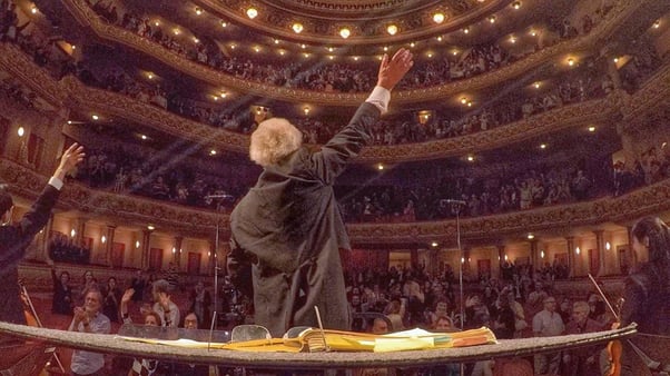 Final bows (and waves) in Rio de Janeiro's Theatro Municipal